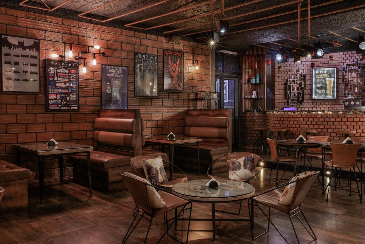 מלון מונאר The Panoramic Getaway מראה חיצוני תמונה The interior of a restaurant in Dhaka, Bangladesh