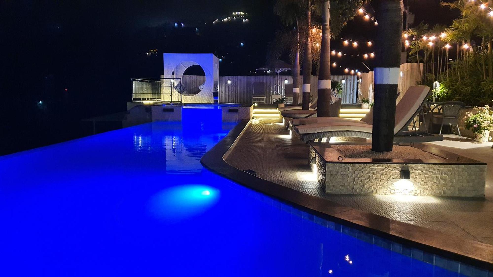 מלון מונאר The Panoramic Getaway מראה חיצוני תמונה The pool at the hotel