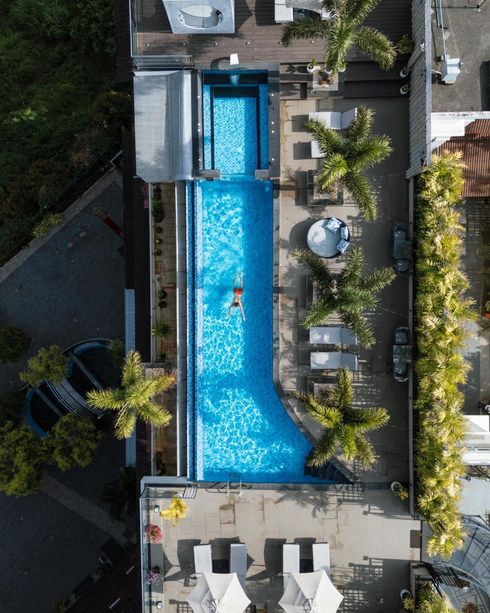 מלון מונאר The Panoramic Getaway מראה חיצוני תמונה Aerial view of the pool