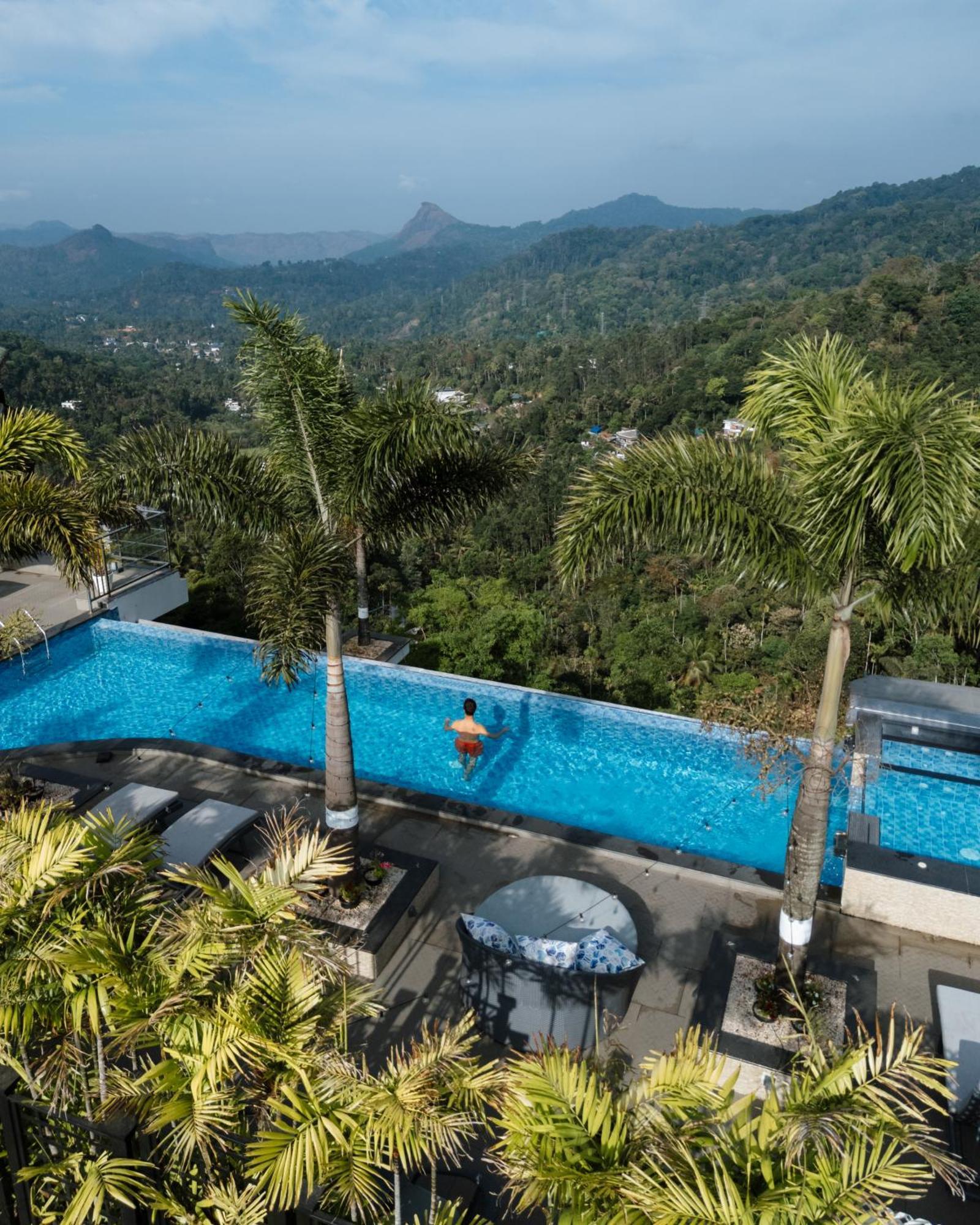 מלון מונאר The Panoramic Getaway מראה חיצוני תמונה Infinity pool at the Le Méridien, Phuket Resort & Spa