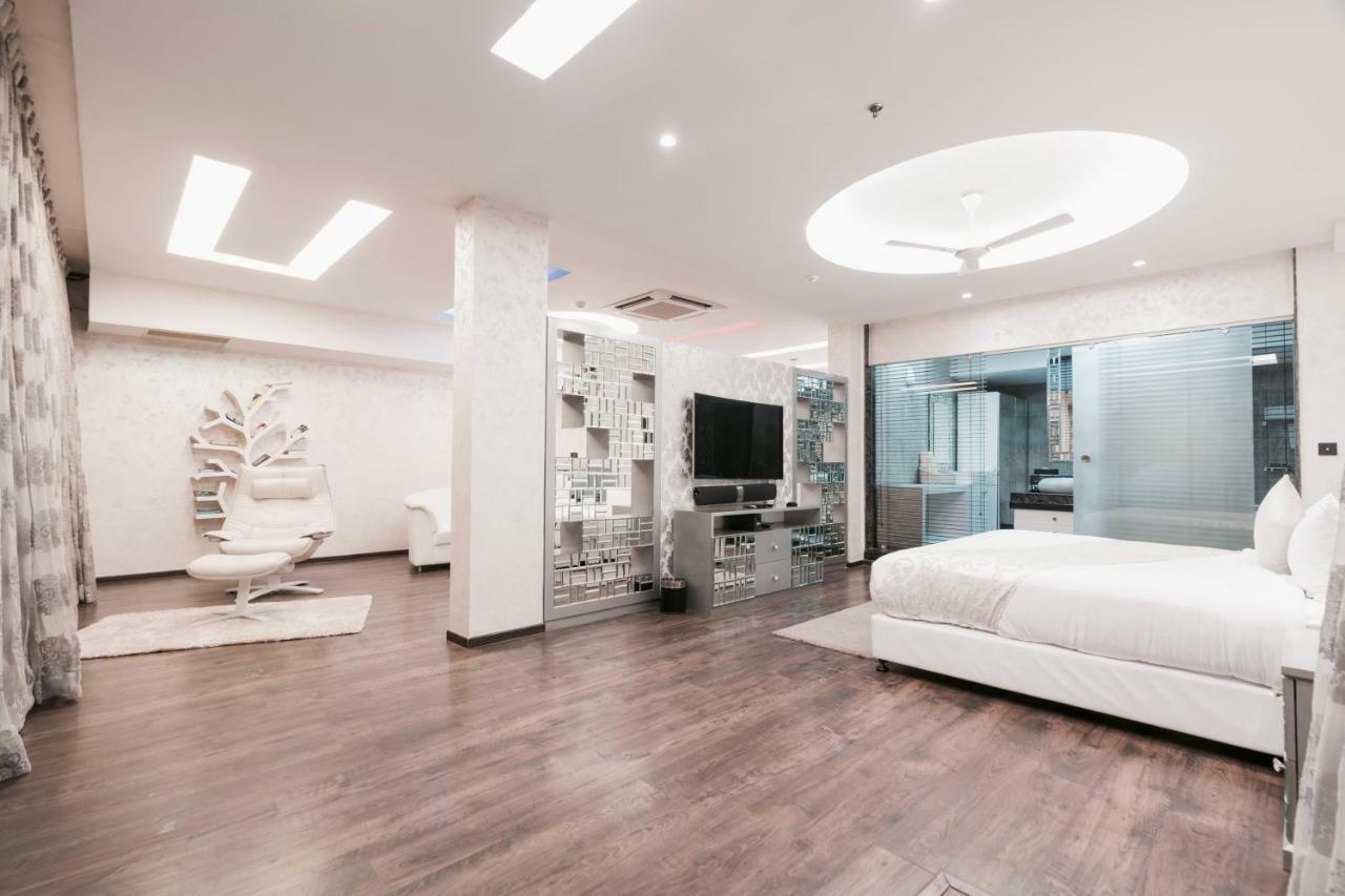 מלון מונאר The Panoramic Getaway מראה חיצוני תמונה A suite at the hotel