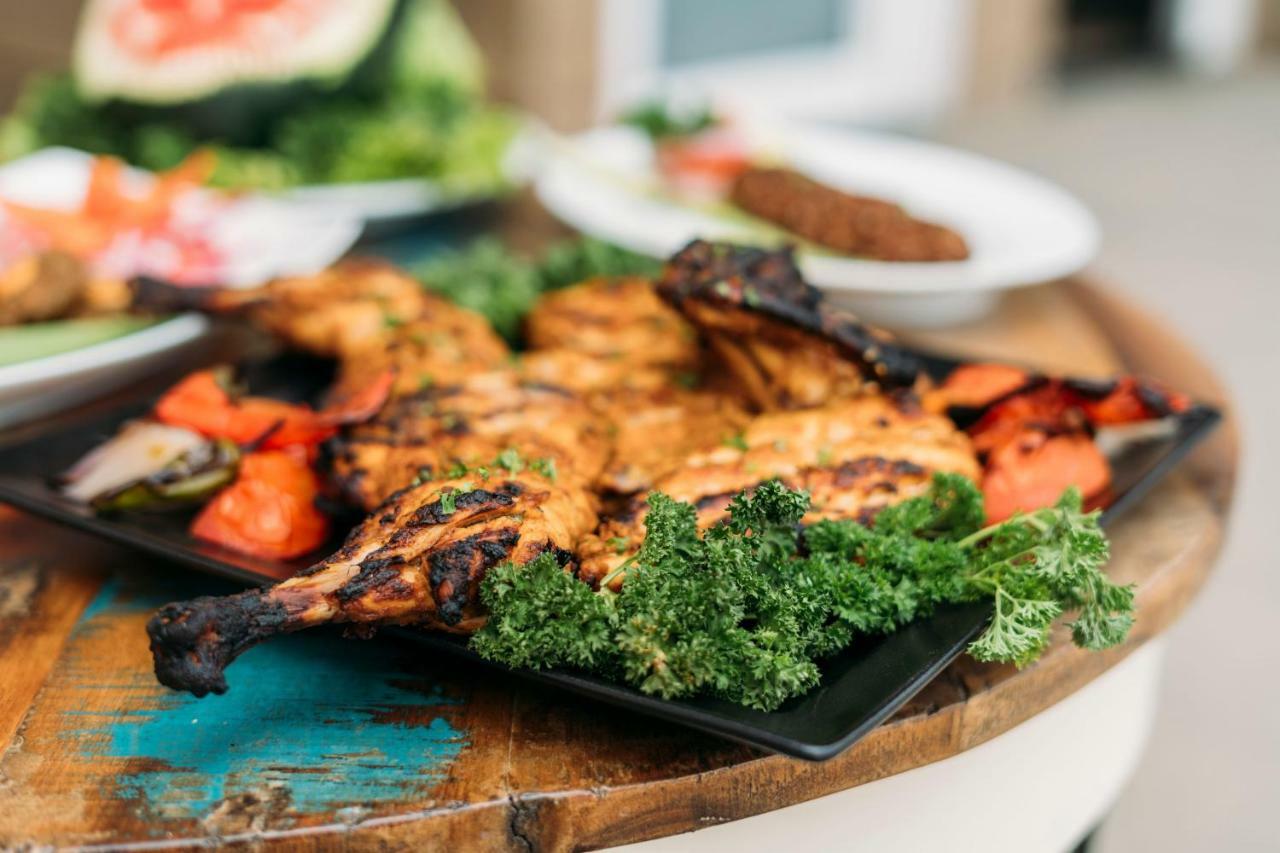 מלון מונאר The Panoramic Getaway מראה חיצוני תמונה Grilled chicken