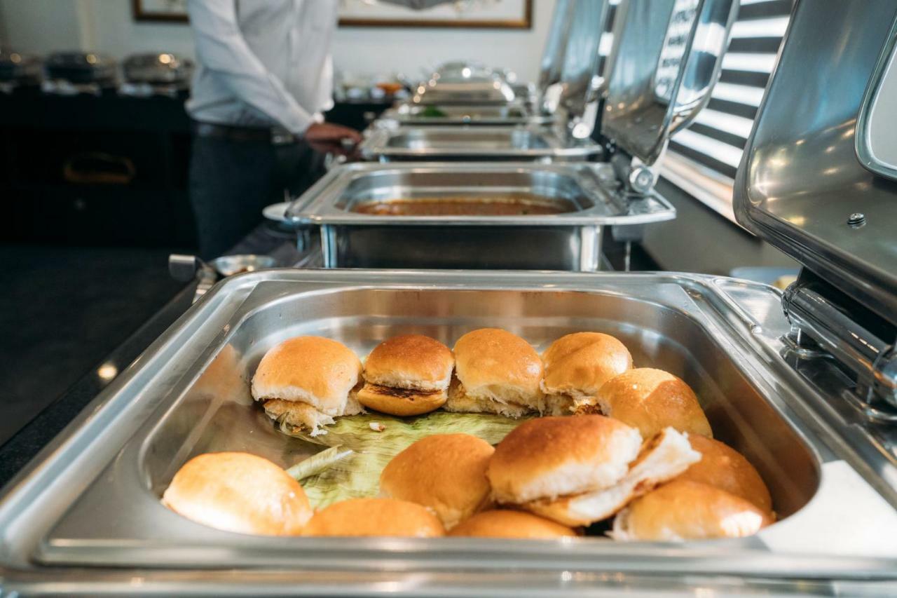 מלון מונאר The Panoramic Getaway מראה חיצוני תמונה A chafing dish with food